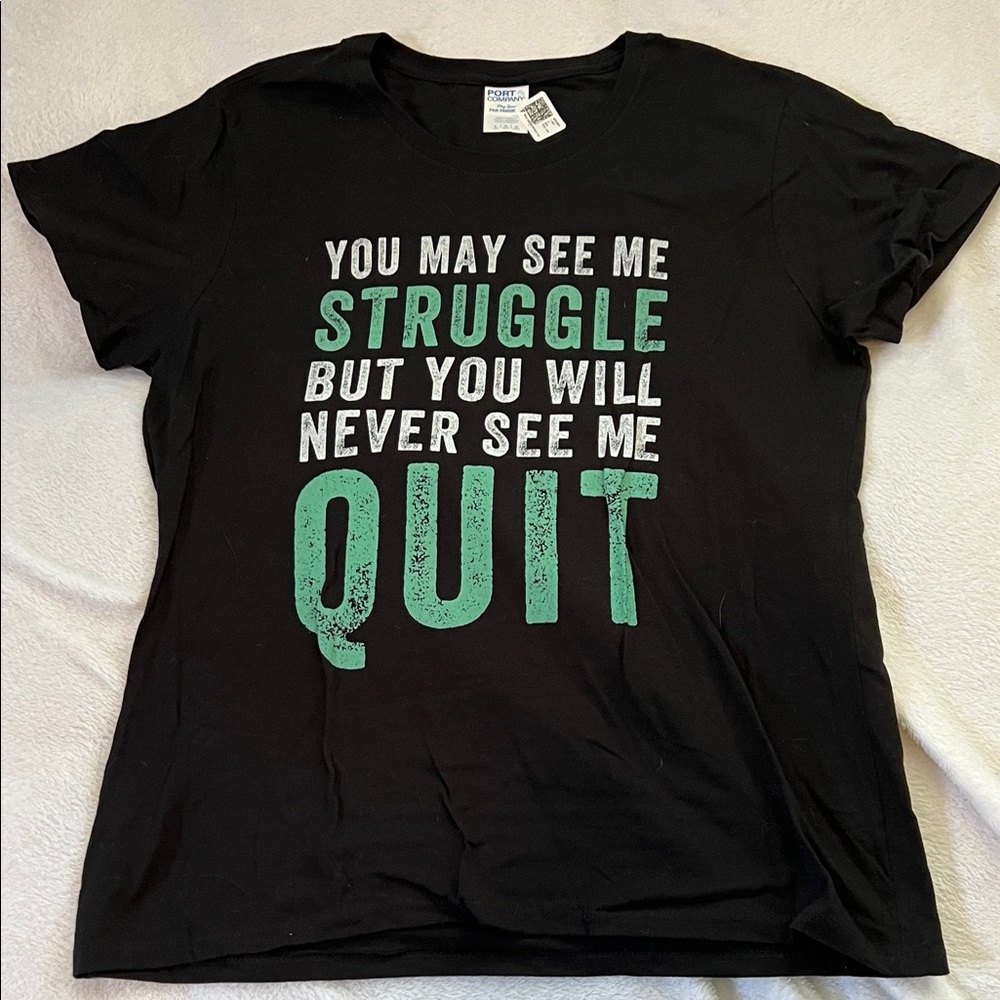 Never Quit Graphic Tee with Motivational Quote (Ladies L)